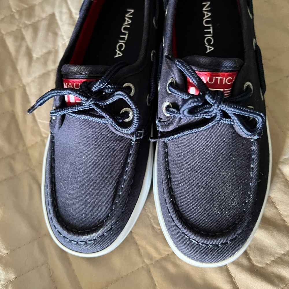 NWOB Nautica Boys' Spinnaker Boat Shoes -Size 1
l - Picture 3 of 9